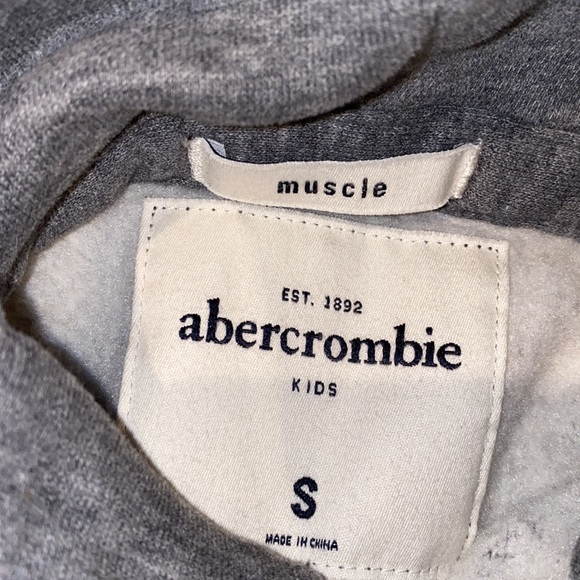 Abercrombie & Fitch Kid Boy Youth Gray Button Down Hoodie Sweater with Pockets - Picture 3 of 6
